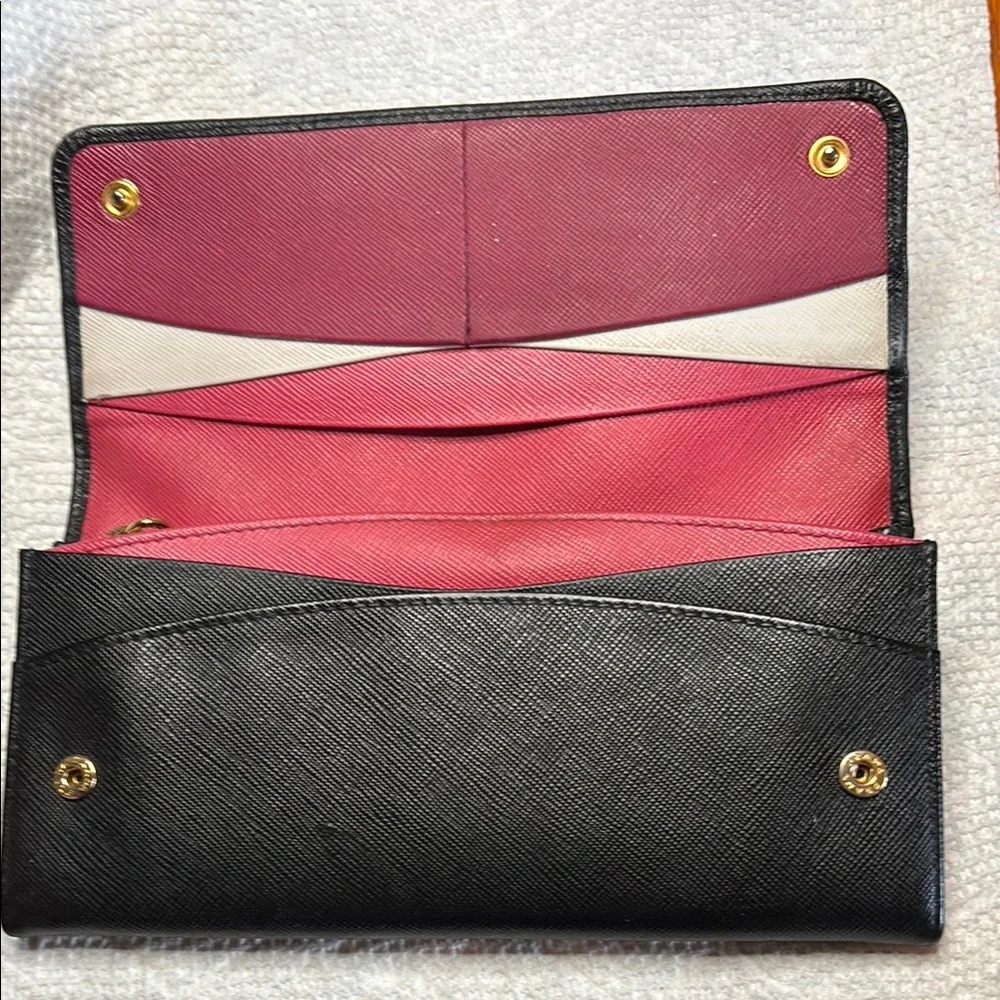 Prada Large Saffiano Wallet - Picture 2 of 15